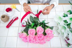 Jak utrzymać róże świeże w wazonie? Skuteczne sposoby przedłużenia trwałości ciętych róż